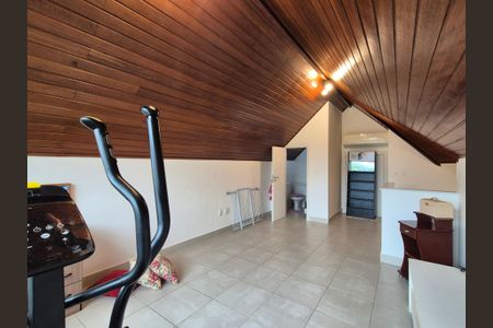 Casa de condomínio à venda com 255m², 4 quartos e 2 vagasSótão