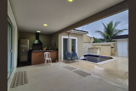 Casa de condomínio à venda com 255m², 4 quartos e 2 vagasÁrea externa