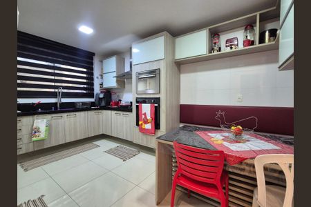 Casa de condomínio à venda com 255m², 4 quartos e 2 vagasCozinha