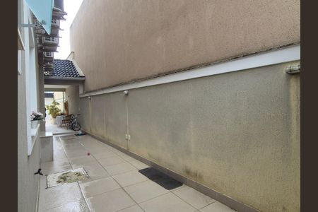 Casa de condomínio à venda com 255m², 4 quartos e 2 vagasCorredor