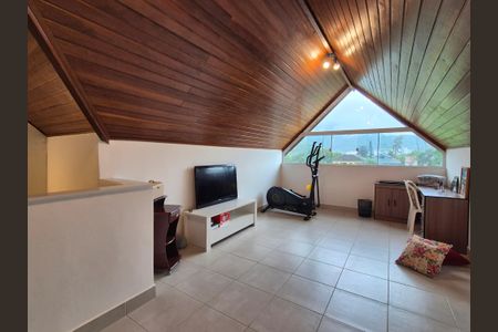 Casa de condomínio à venda com 255m², 4 quartos e 2 vagasSótão