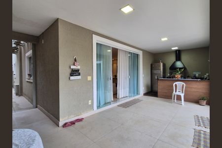 Casa de condomínio à venda com 255m², 4 quartos e 2 vagasÁrea externa