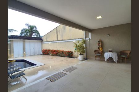 Casa de condomínio à venda com 255m², 4 quartos e 2 vagasÁrea externa
