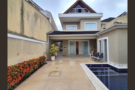 Casa de condomínio à venda com 255m², 4 quartos e 2 vagasÁrea externa