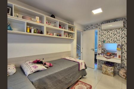 Casa de condomínio à venda com 255m², 4 quartos e 2 vagasSuíte 3