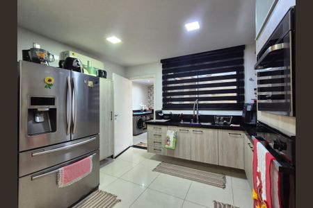 Casa de condomínio à venda com 255m², 4 quartos e 2 vagasCozinha