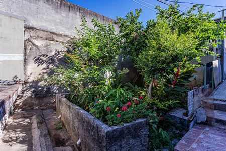 Casa à venda com 50m², 4 quartos e 1 vagaQuintal