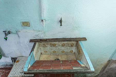 Casa à venda com 50m², 4 quartos e 1 vagaÁrea de Serviço e quintal