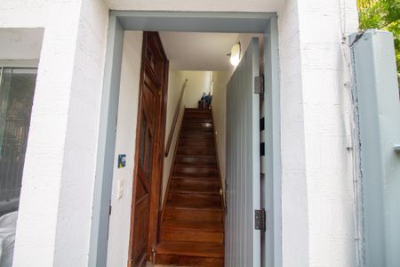 Casa para alugar com 150m², 2 quartos e sem vagaEscada