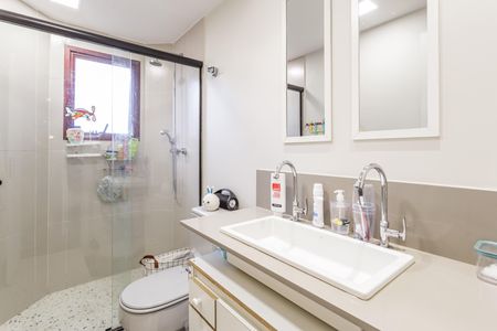 Apartamento à venda com 167m², 4 quartos e 3 vagas Apartamento à venda com 167m², 4 quartos e 3 vagasBanheiro da Suíte 2