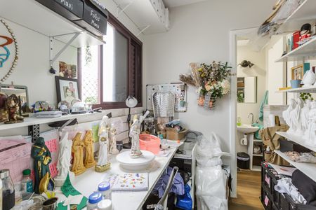 Apartamento à venda com 167m², 4 quartos e 3 vagas Apartamento à venda com 167m², 4 quartos e 3 vagasQuarto de Serviço