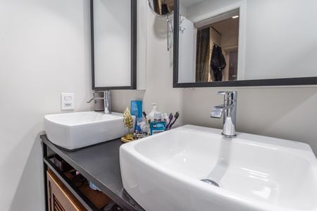 Apartamento à venda com 167m², 4 quartos e 3 vagas Apartamento à venda com 167m², 4 quartos e 3 vagasBanheiro da Suíte 1