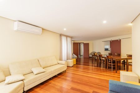 Apartamento à venda com 167m², 4 quartos e 3 vagas Apartamento à venda com 167m², 4 quartos e 3 vagasÁrea comum - Salão de festas