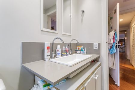 Apartamento à venda com 167m², 4 quartos e 3 vagas Apartamento à venda com 167m², 4 quartos e 3 vagasBanheiro da Suíte 2