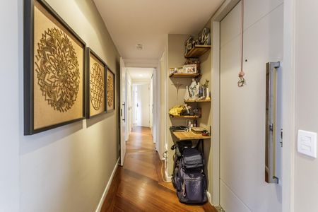 Apartamento à venda com 167m², 4 quartos e 3 vagas Apartamento à venda com 167m², 4 quartos e 3 vagasCorredor