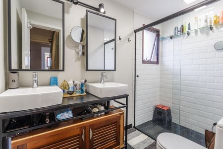 Apartamento à venda com 167m², 4 quartos e 3 vagas Apartamento à venda com 167m², 4 quartos e 3 vagasVaranda