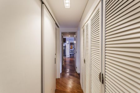 Apartamento à venda com 167m², 4 quartos e 3 vagas Apartamento à venda com 167m², 4 quartos e 3 vagasCorredor