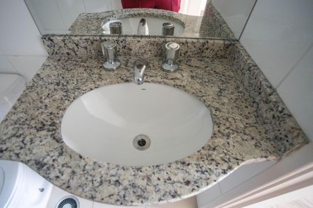 Apartamento à venda com 69m², 2 quartos e 2 vagas Apartamento à venda com 69m², 2 quartos e 2 vagasBanheiro social