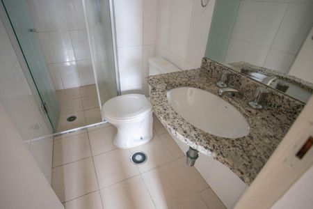 Apartamento à venda com 69m², 2 quartos e 2 vagas Apartamento à venda com 69m², 2 quartos e 2 vagasBanheiro social