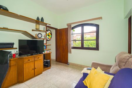 Sala de TV de casa à venda com 2 quartos, 180m² em Vila Bertioga, São Paulo