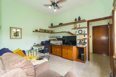 Casa à venda com 180m², 2 quartos e 2 vagasSala de TV