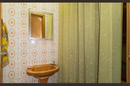 Casa à venda com 180m², 2 quartos e 2 vagasBanheiro - Social