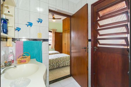 Casa à venda com 180m², 2 quartos e 2 vagasBanheiro - Suíte 1