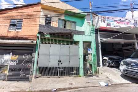 Casa à venda com 108m², 3 quartos e 2 vagas Casa à venda com 108m², 3 quartos e 2 vagasFachada