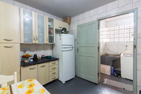 Casa à venda com 108m², 3 quartos e 2 vagas Casa à venda com 108m², 3 quartos e 2 vagasCozinha