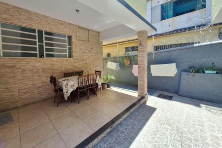 Casa à venda com 110m², 3 quartos e 5 vagasQuintal