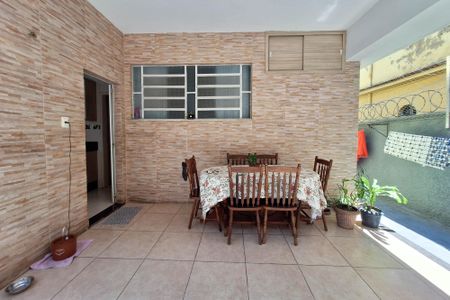 Casa à venda com 110m², 3 quartos e 5 vagasQuintal