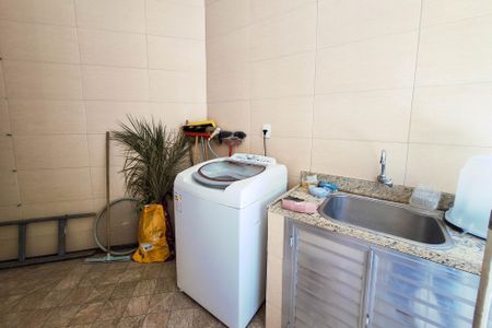 Casa à venda com 110m², 3 quartos e 5 vagasÁrea de Serviço