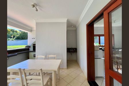 Casa de condomínio à venda com 265m², 4 quartos e 4 vagasChurrasqueira