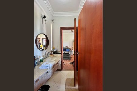 Casa de condomínio à venda com 265m², 4 quartos e 4 vagasBanheiro da Suíte