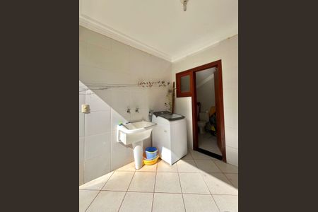 Casa de condomínio à venda com 265m², 4 quartos e 4 vagasÁrea de Serviço