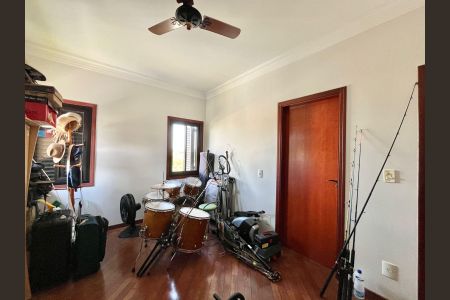 Casa de condomínio à venda com 265m², 4 quartos e 4 vagasSuíte 2