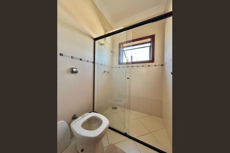 Casa de condomínio à venda com 265m², 4 quartos e 4 vagasBanheiro da Suíte