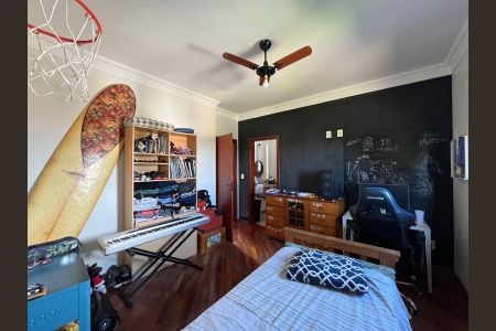 Casa de condomínio à venda com 265m², 4 quartos e 4 vagasSuíte 3