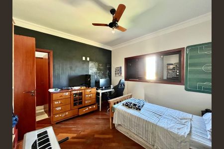 Casa de condomínio à venda com 265m², 4 quartos e 4 vagasSuíte 3