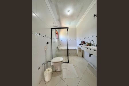 Casa de condomínio à venda com 265m², 4 quartos e 4 vagasBanheiro da Suíte 4