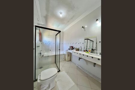 Casa de condomínio à venda com 265m², 4 quartos e 4 vagasBanheiro da Suíte 4