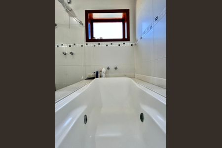 Casa de condomínio à venda com 265m², 4 quartos e 4 vagasBanheiro da Suíte 4