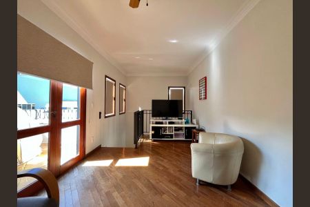 Casa de condomínio à venda com 265m², 4 quartos e 4 vagasSala de TV