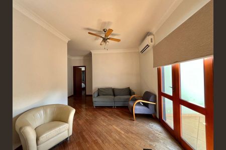 Casa de condomínio à venda com 265m², 4 quartos e 4 vagasSala de TV