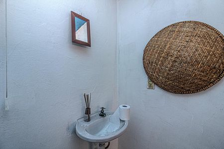 Casa à venda com 95m², 3 quartos e 2 vagasbanheiro na área de serviço_3