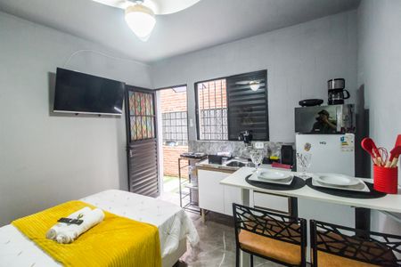 Sala/Quarto de kitnet/studio para alugar com 1 quarto, 18m² em Cidade Ariston Estela Azevedo, Carapicuíba