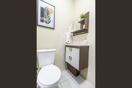 Banheiro de kitnet/studio para alugar com 1 quarto, 18m² em Cidade Ariston Estela Azevedo, Carapicuíba