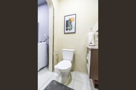 Banheiro de kitnet/studio para alugar com 1 quarto, 18m² em Cidade Ariston Estela Azevedo, Carapicuíba