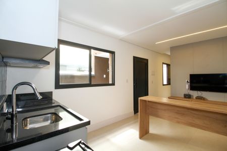 Sala e Cozinha de casa para alugar com 1 quarto, 36m² em Alto de Pinheiros, São Paulo