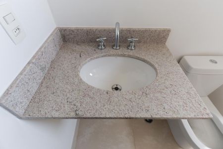 Apartamento à venda com 65m², 2 quartos e 2 vagasBanheiro da suíte